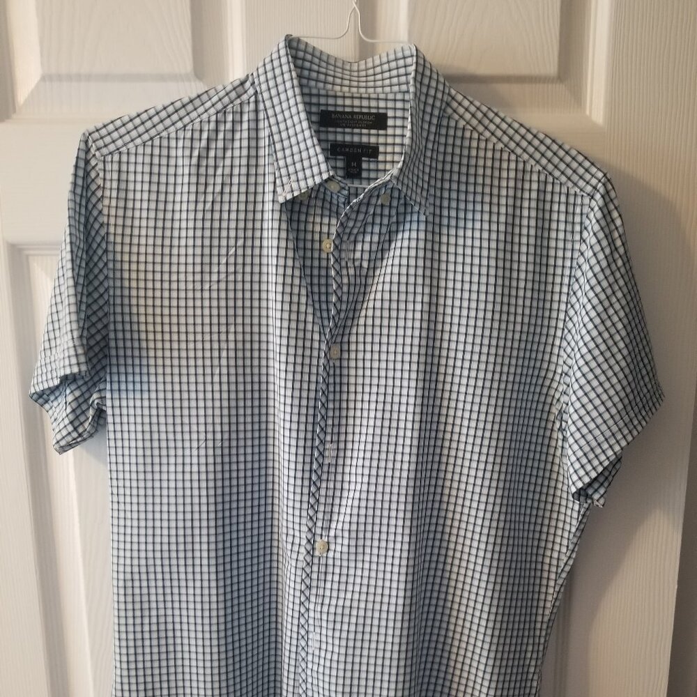 Men's blue and white checkered short-sleeve button down collared shirt